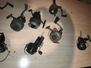 Lote carretes pesca antiguos.