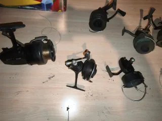 Lote carretes pesca antiguos.