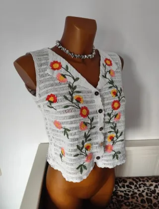 Chaleco Crochet Flores con Botones