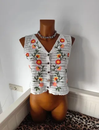 Chaleco Crochet Flores con Botones