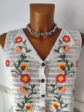 Chaleco Crochet Flores con Botones