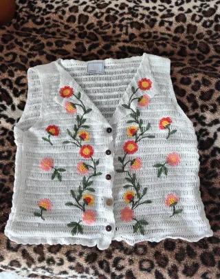 Chaleco Crochet Flores con Botones