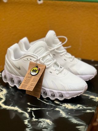Nike Air Max DN8 Blancas - Nuevas (Talla 43-44)