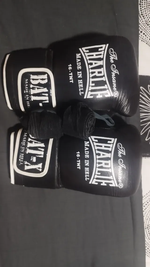 Guanti da boxe Charlie + Fasce in regalo