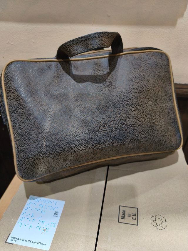 Bolso tipo piel vintage con el logo IBERIA