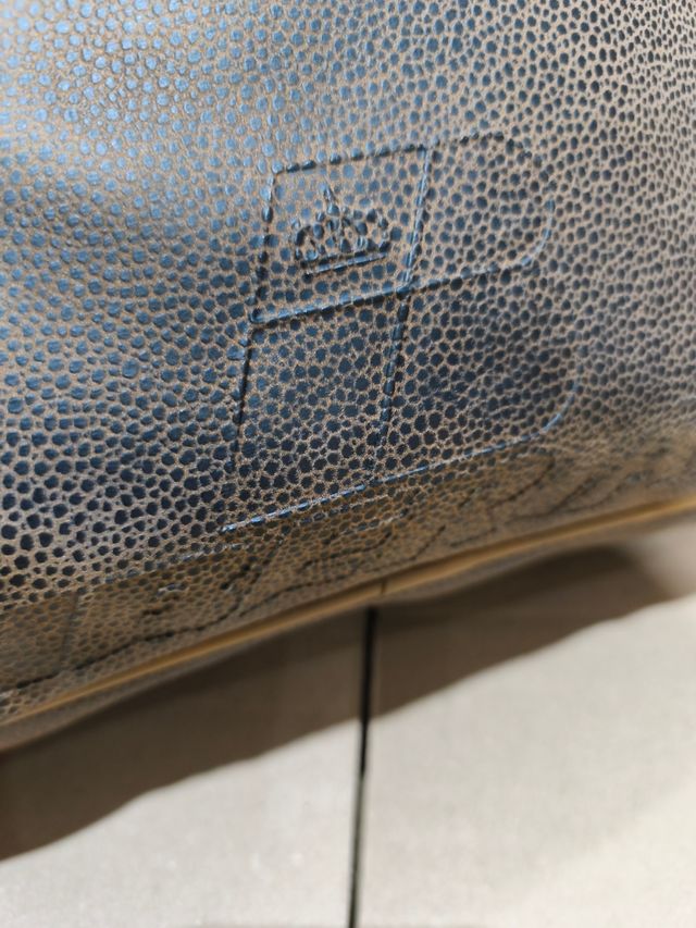 Bolso tipo piel vintage con el logo IBERIA