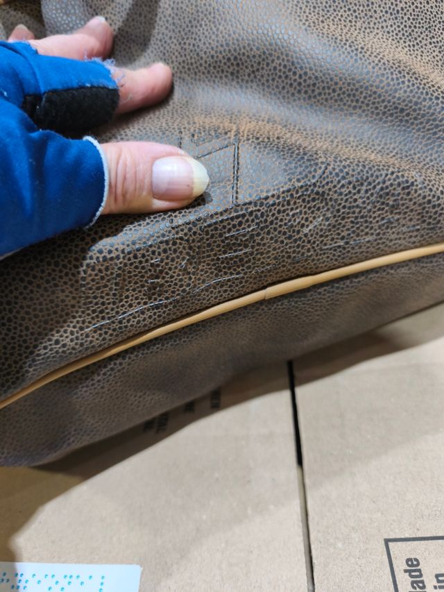 Bolso tipo piel vintage con el logo IBERIA