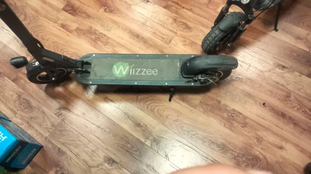 Patinete eléctrico Wiizzee (batería no funciona)