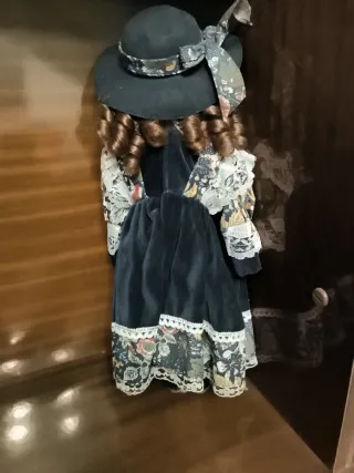 Muñeca de porcelana con vestido azul 40 cm alto