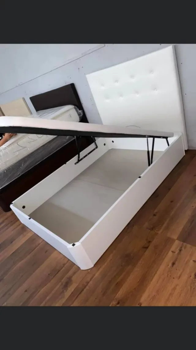 Canapés colchónes cabezales armarios sofas mesitas