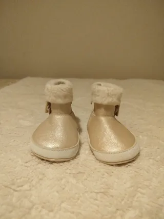 Botas Mayoral T18 doradas con lazo