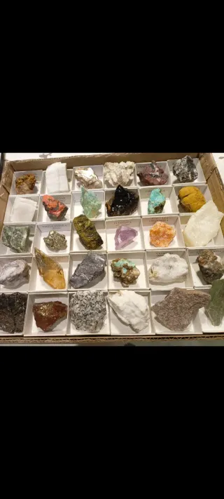 Collezione di 30 Minerali e Rocce