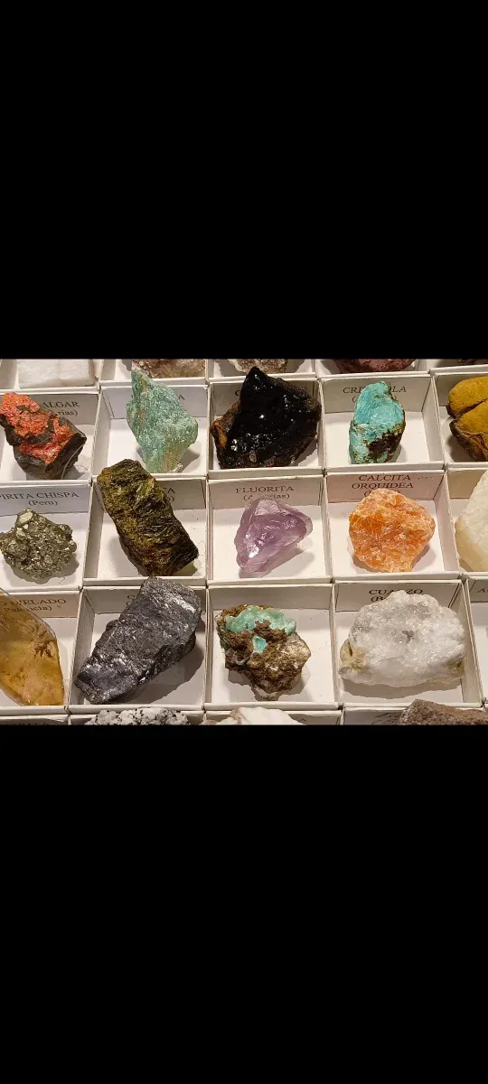 Collezione di 30 Minerali e Rocce