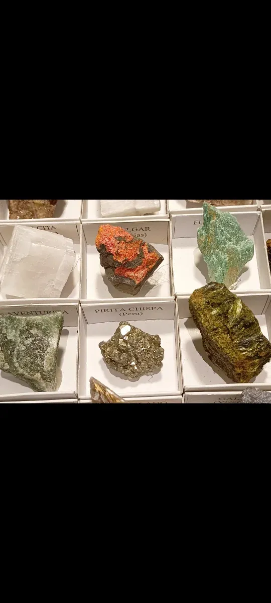 Collezione di 30 Minerali e Rocce
