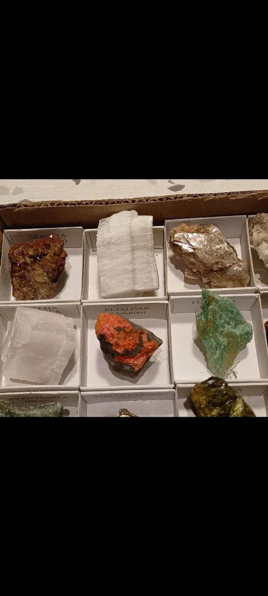 Collezione di 30 Minerali e Rocce