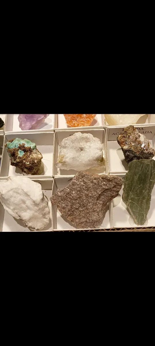 Collezione di 30 Minerali e Rocce