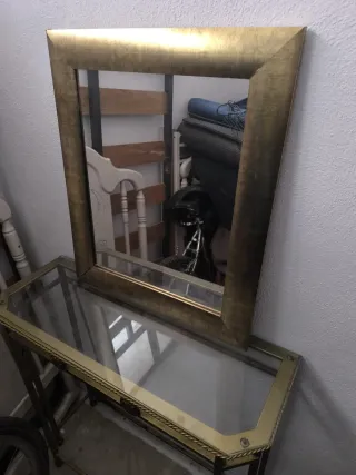 Tavolo consolle con struttura in ferro battuto e specchio dorato