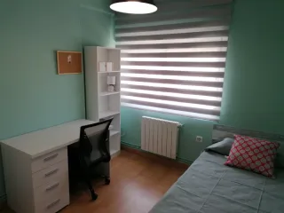 Se alquila habitación en piso compartido CHICAS