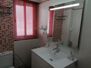 Se alquila habitación en piso compartido CHICAS