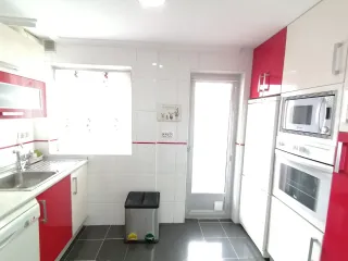 Se alquila habitación en piso compartido CHICAS