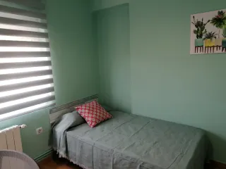 Se alquila habitación en piso compartido CHICAS
