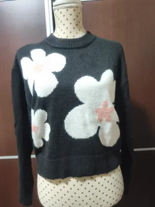 Jersey cropped flores blanco y negro