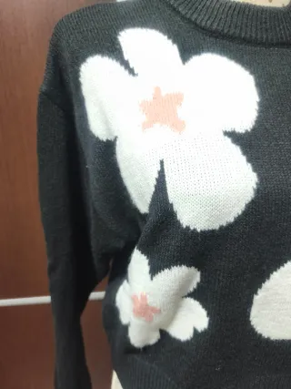 Jersey cropped flores blanco y negro