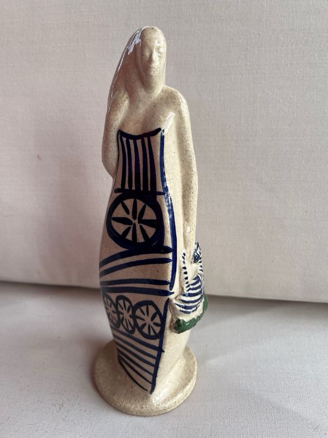 Scultura Otero Regal in Ceramica. "La più bella"