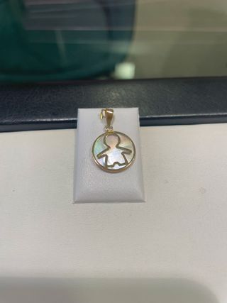 Colgante Oro 18K Nácar Niño