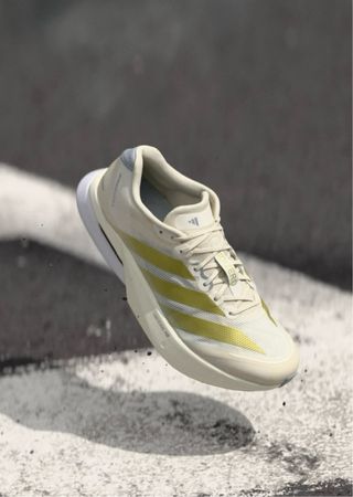 Adidas Adizero Boston 13 Doradas/Blancas