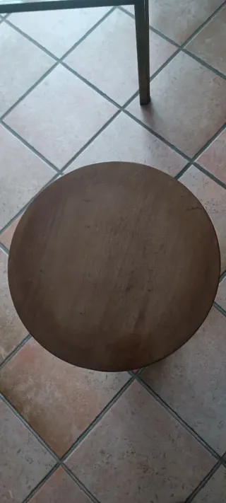 Tavolino rotondo in legno