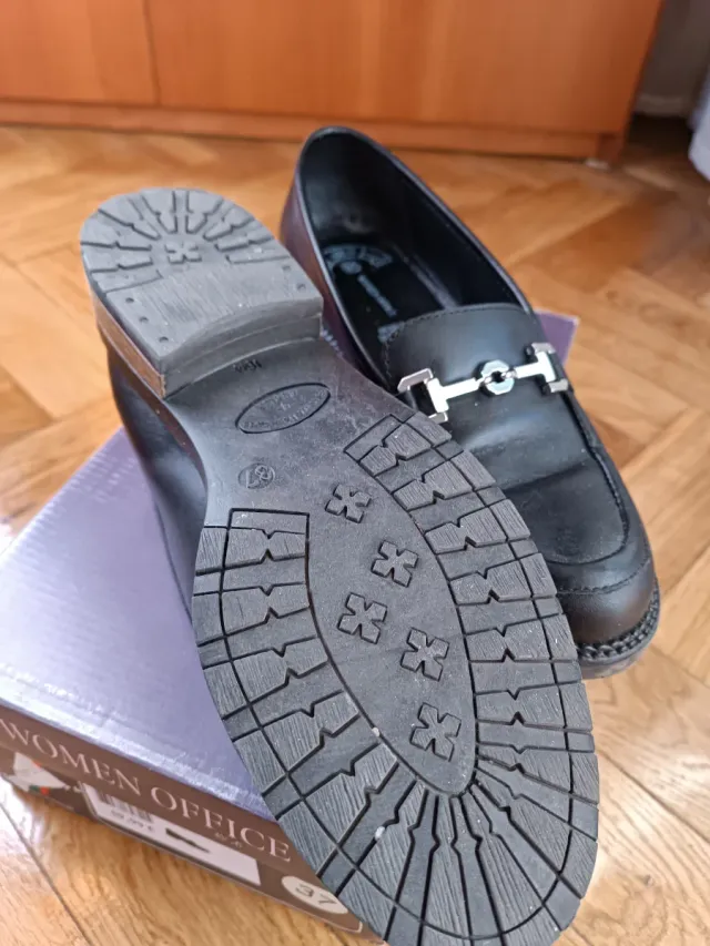 Scarpe nere in pelle taglia 37