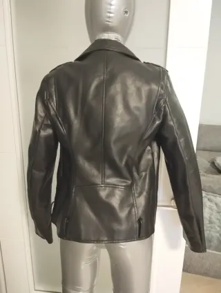 Chaqueta cuero corta mujer Lefties