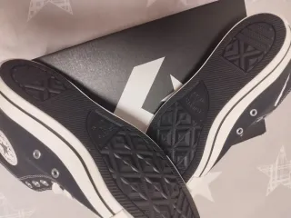 Converse altas estrellas negras✨