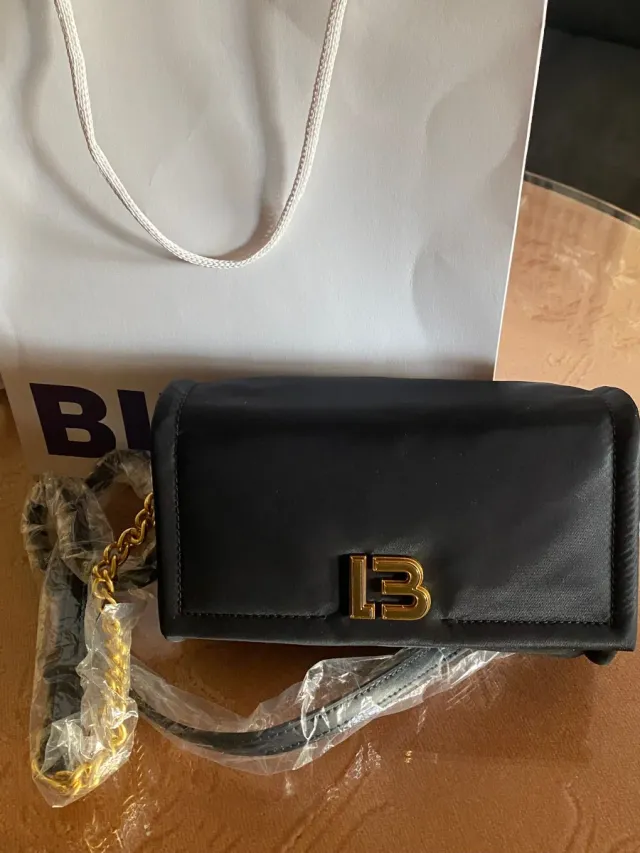 Bolso Bimba y Lola negro y dorado