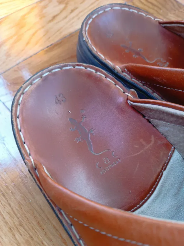 Zoccoli in pelle marrone da uomo