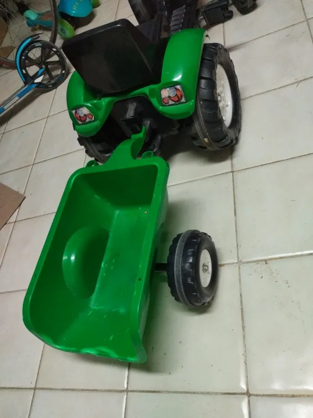 Tractor Infantil Verde con Remolque