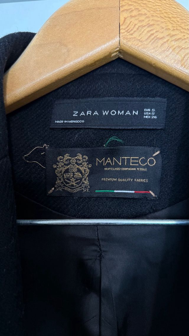 Abrigo negro lana Zara