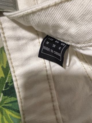 Vaqueros beige mujer con tachuelas