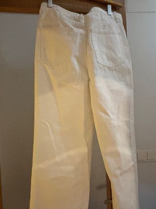 Vaqueros beige mujer con tachuelas