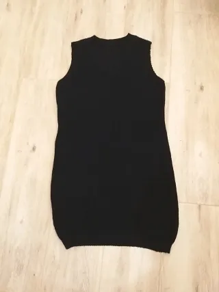 Chaleco largo negro para invierno.