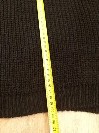 Chaleco largo negro para invierno.