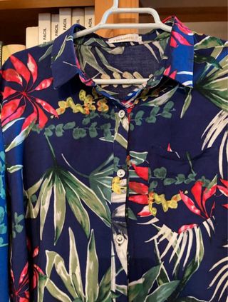 Blusa Estampada Azul Marino (Talla como una L)