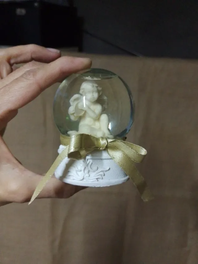 Bola de neve anjinho dourado