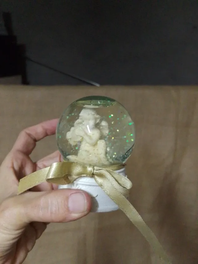 Bola de neve anjinho dourado