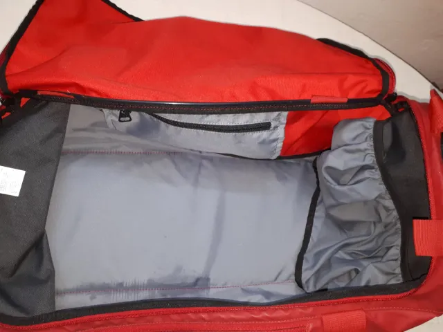 Bolsa esportiva Nike vermelha. Grande capacidade