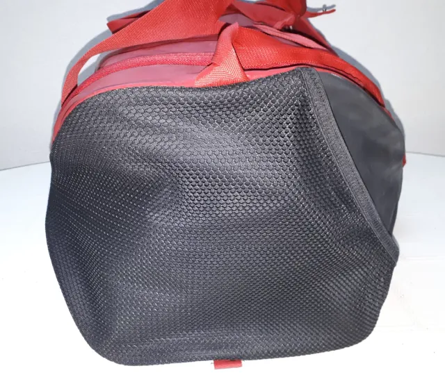 Bolsa esportiva Nike vermelha. Grande capacidade