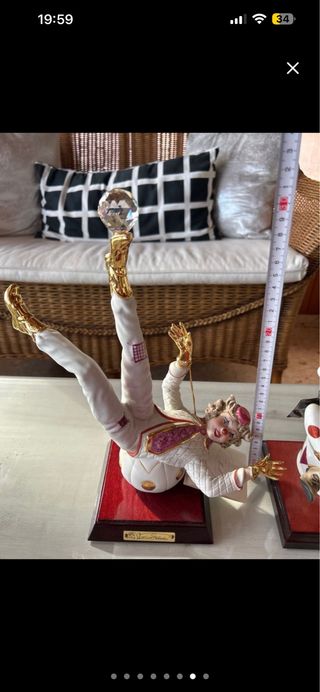 Figura de porcelana payaso acróbata