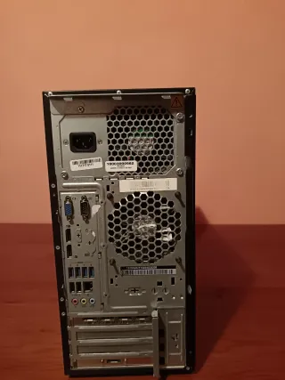 Ordenador Lenovo y pantalla Samsung 4k