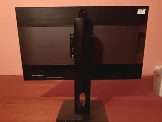 Ordenador Lenovo y pantalla Samsung 4k